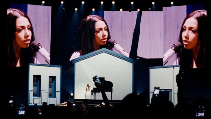 Writer/director M. Night Shyamalan pitches his new thriller Trap as, "What if The Silence of the Lambs happened at a Taylor Swift concert?"