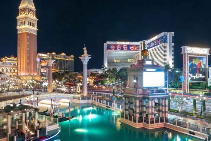 Guide to Las Vegas: The Best Restaurants, Hotels and Attractions