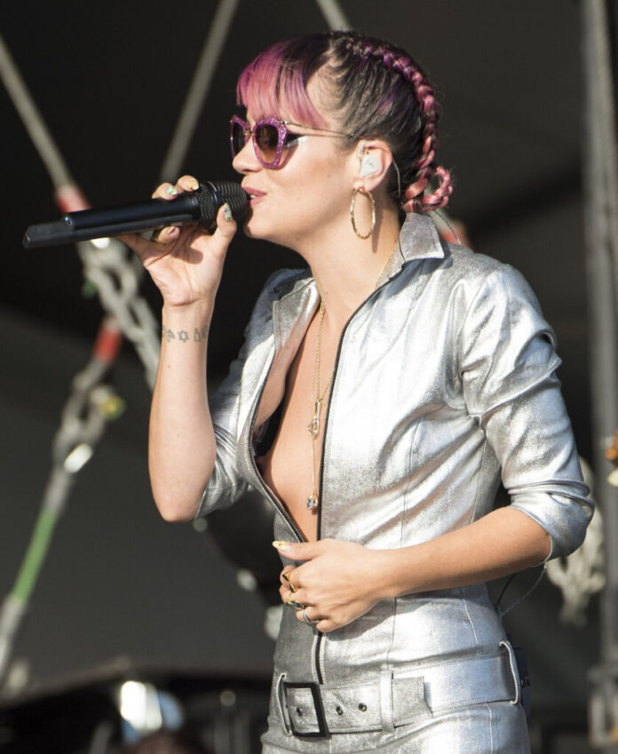 Celeb – Lily Allen – Nude